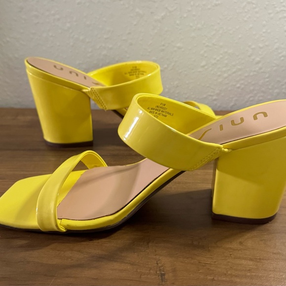 UNISA WOMEN'S CHRISSY SQUARE TOE HEELED SANDALS,YELLOW, US SIZE 6.5 MEDIUM, FUN! - Picture 4 of 13